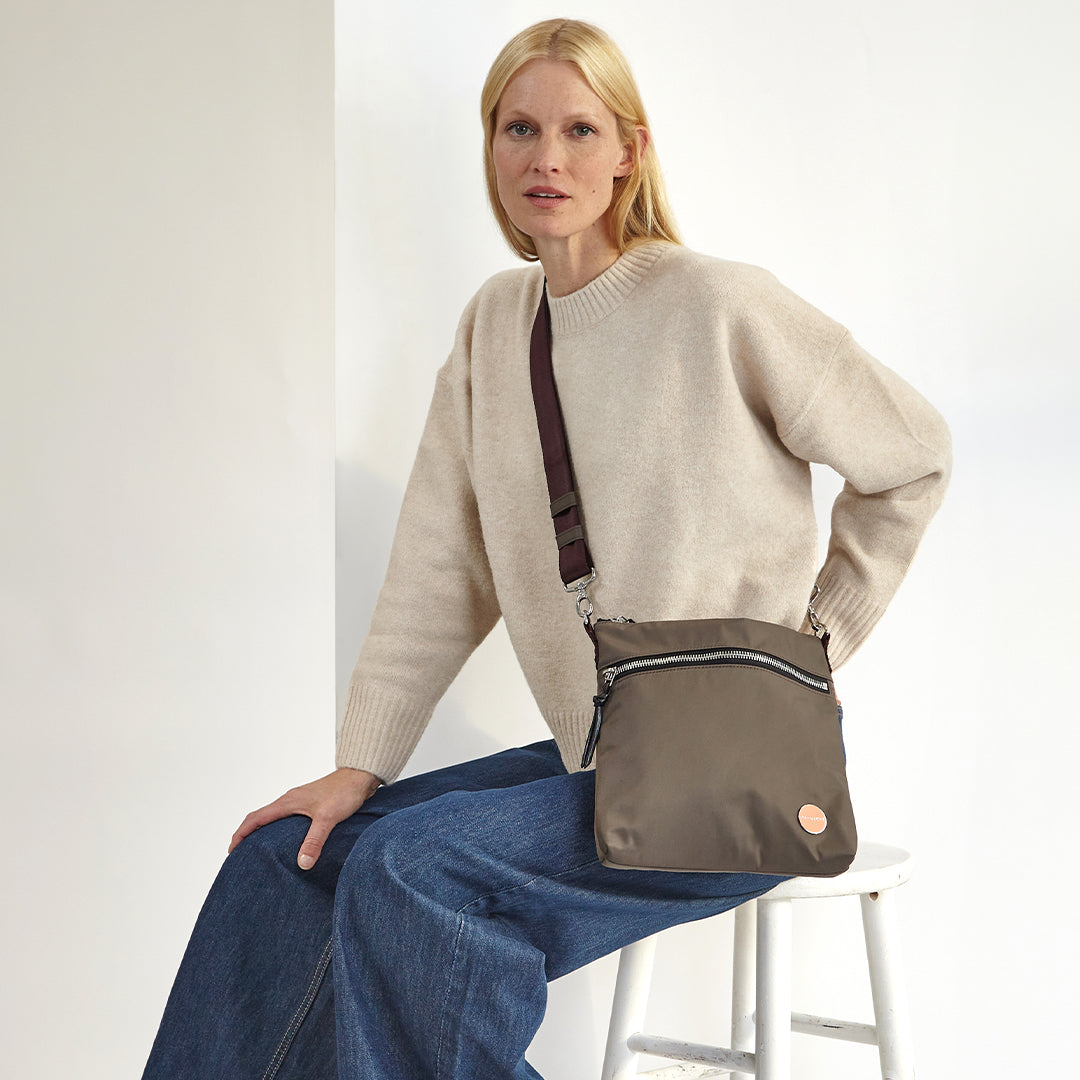 amuse - medium crossbody bag
