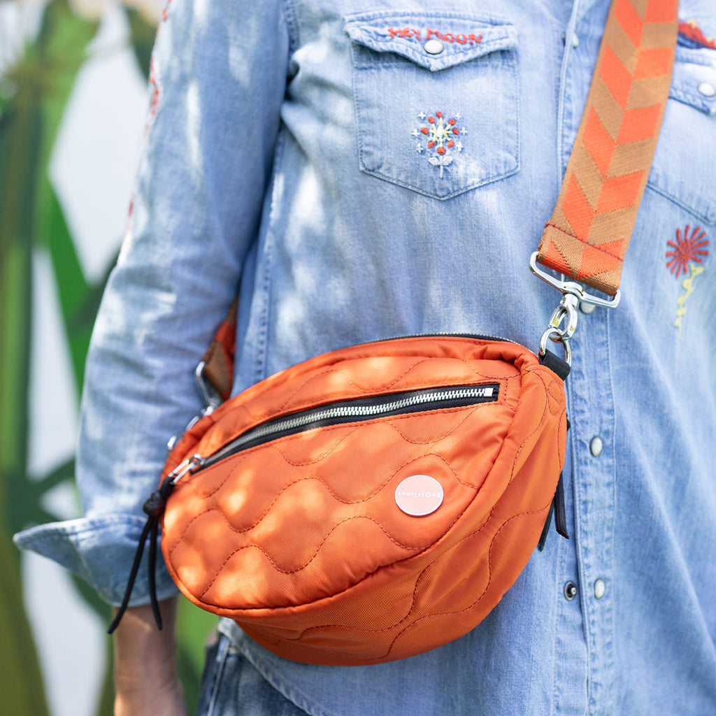 cruiser - medium quilted crossbody
