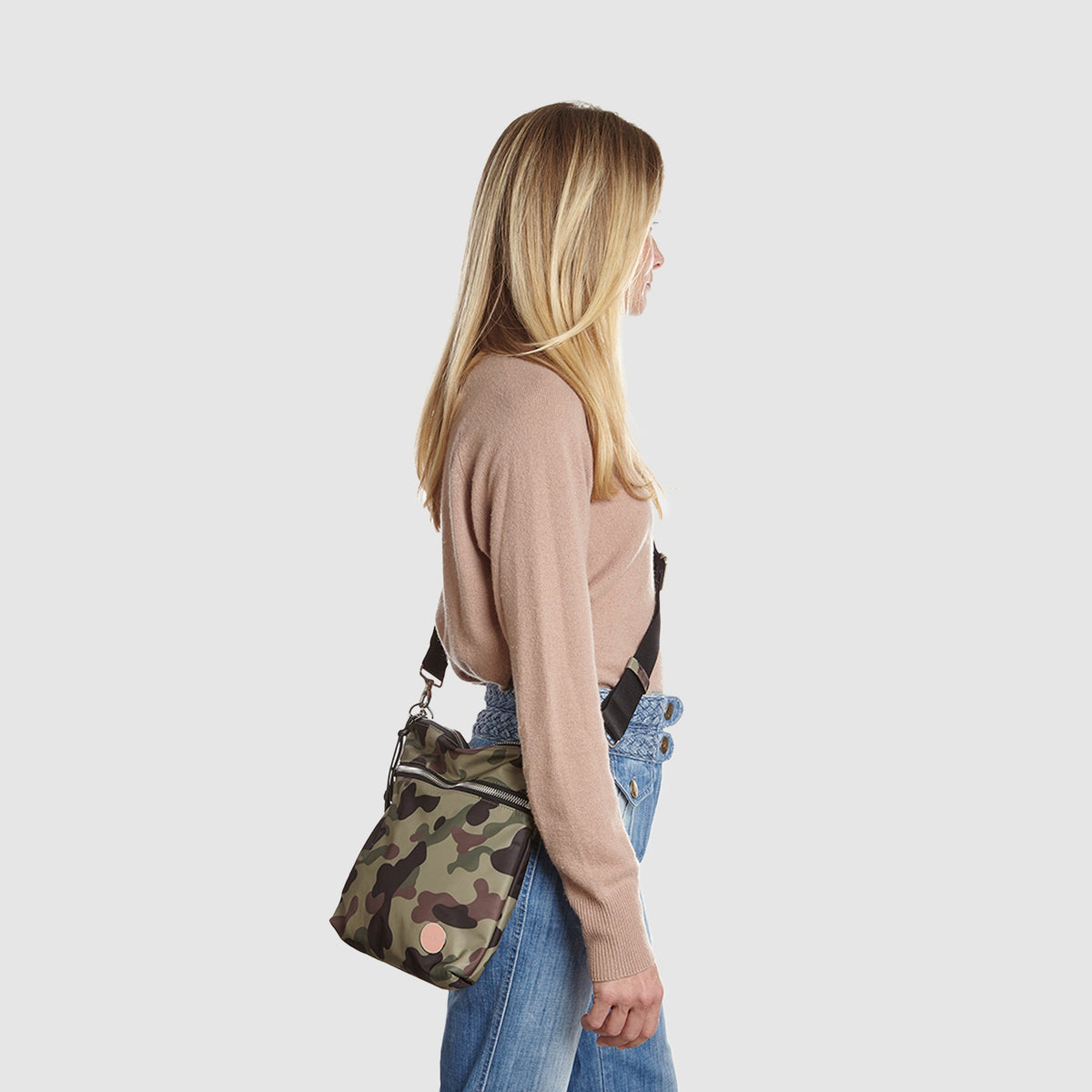 amuse - medium crossbody bag