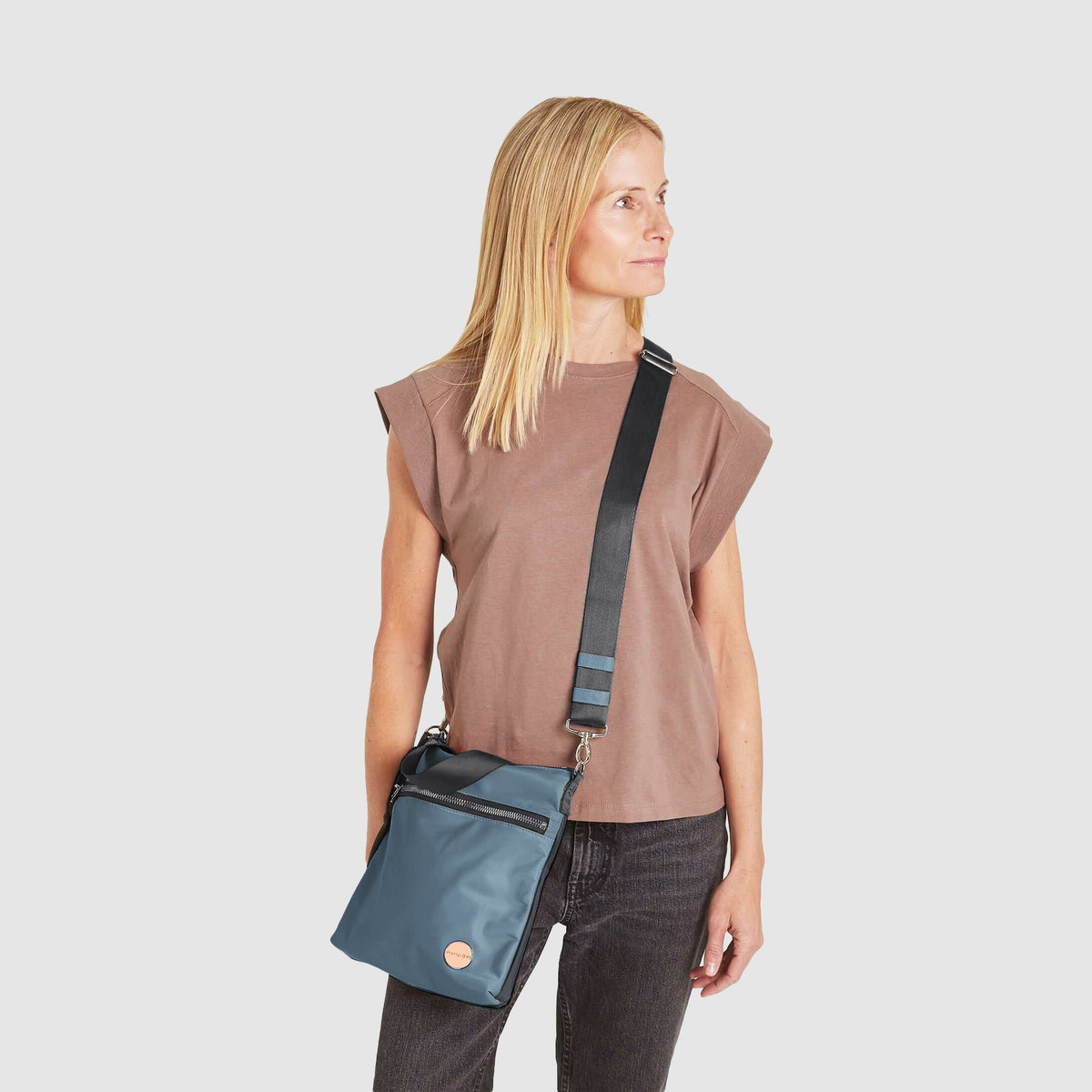 amuse - medium crossbody bag